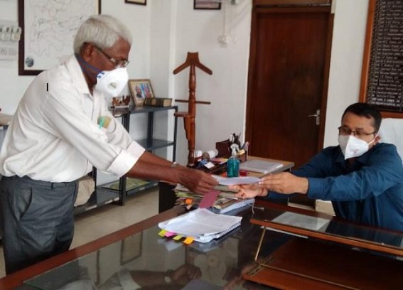 SUCI (C) placed a deputation with 10 point demands to DM West SUCI (C) placed a deputation with 10 point demands to DM West